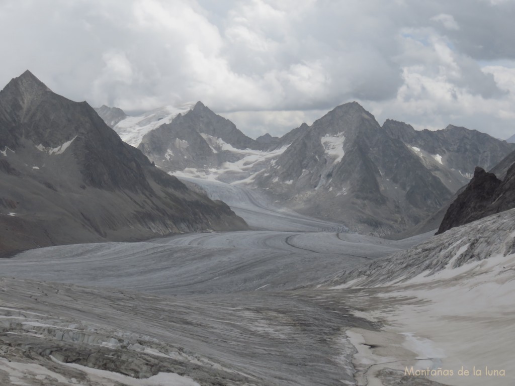 Glaciar Fiesch en su confluencia con el Glaciar Galmi